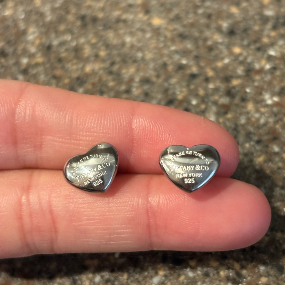 Tiffany & Co. Silver Heart Stud GWP Earrings - Picture 2 of 5